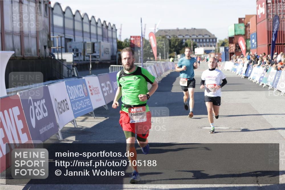 03.10.2025 - Köhlbrandbrückenlauf Jannik Wohlers http://msf.ph/oto/9105188 03.10.2025 12:58:32 Ziel 4084, 4148, 4241, 5706, 5775, 6617, 6741 meine-sportfotos.de