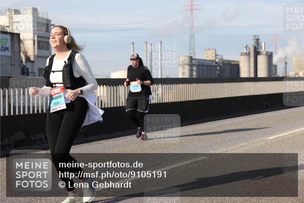 03.10.2025 - Köhlbrandbrückenlauf Lena Gebhardt http://msf.ph/oto/9105191 03.10.2025 10:12:45 Position 2 2859 meine-sportfotos.de