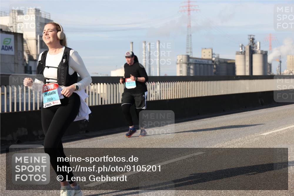 03.10.2025 - Köhlbrandbrückenlauf Lena Gebhardt http://msf.ph/oto/9105201 03.10.2025 10:12:46 Position 2 2859 meine-sportfotos.de
