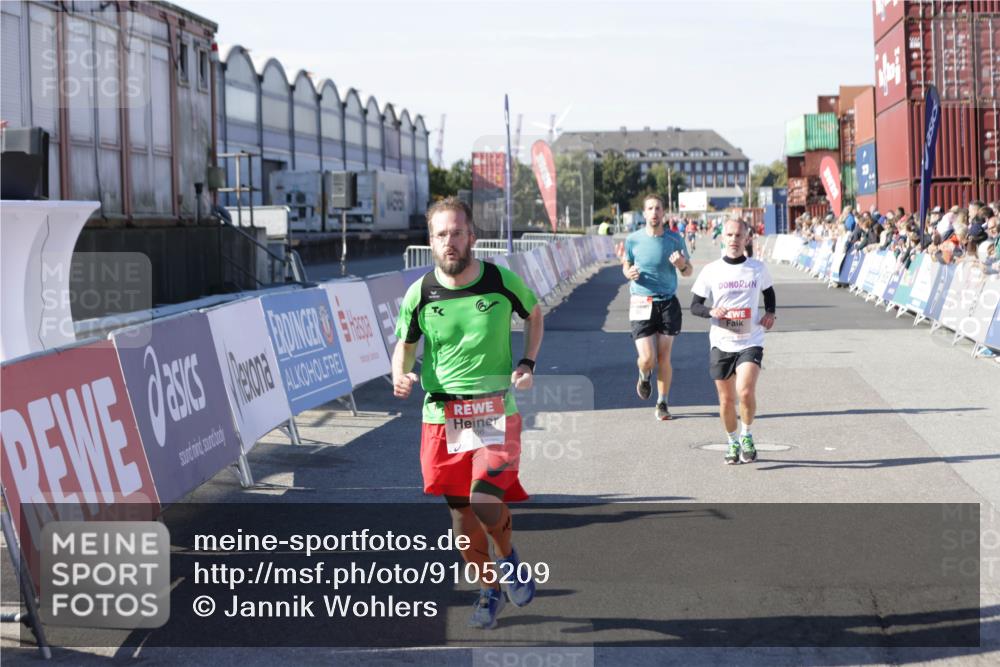 03.10.2025 - Köhlbrandbrückenlauf Jannik Wohlers http://msf.ph/oto/9105209 03.10.2025 12:58:32 Ziel 4084, 4148, 4241, 5706, 5775, 6617, 6741 meine-sportfotos.de