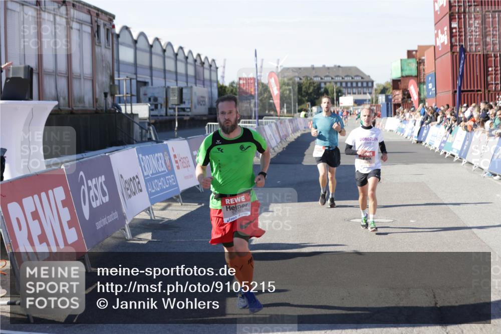 03.10.2025 - Köhlbrandbrückenlauf Jannik Wohlers http://msf.ph/oto/9105215 03.10.2025 12:58:32 Ziel 4084, 4148, 4241, 5706, 5775, 6617, 6741 meine-sportfotos.de