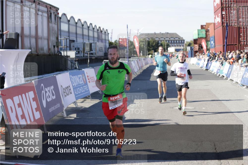 03.10.2025 - Köhlbrandbrückenlauf Jannik Wohlers http://msf.ph/oto/9105223 03.10.2025 12:58:33 Ziel 4084, 4148, 4241, 5706, 5775, 6617, 6741 meine-sportfotos.de