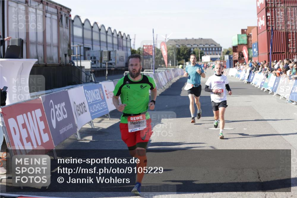 03.10.2025 - Köhlbrandbrückenlauf Jannik Wohlers http://msf.ph/oto/9105229 03.10.2025 12:58:33 Ziel 4084, 4148, 4241, 5706, 5775, 6617, 6741 meine-sportfotos.de