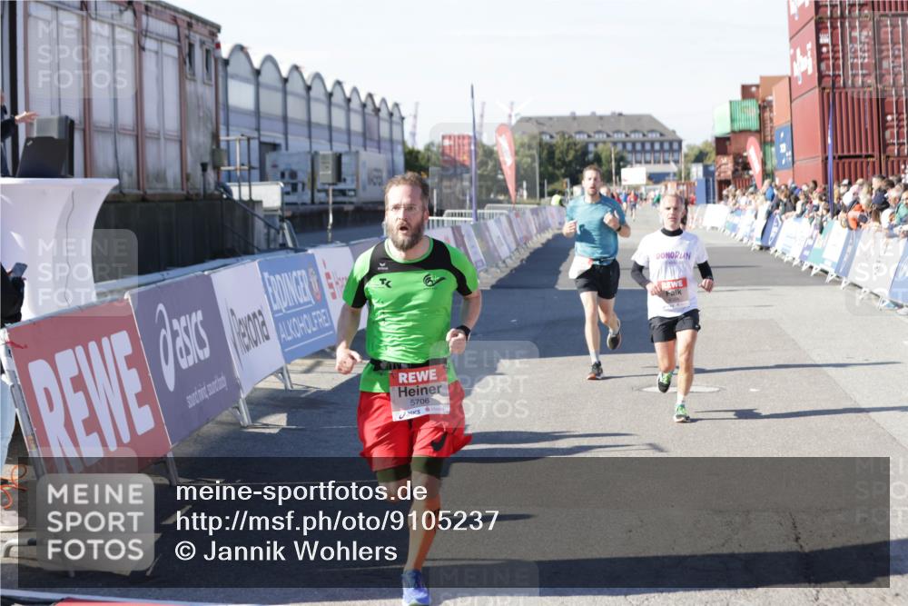03.10.2025 - Köhlbrandbrückenlauf Jannik Wohlers http://msf.ph/oto/9105237 03.10.2025 12:58:33 Ziel 4084, 4148, 4241, 5706, 5775, 6617, 6741 meine-sportfotos.de