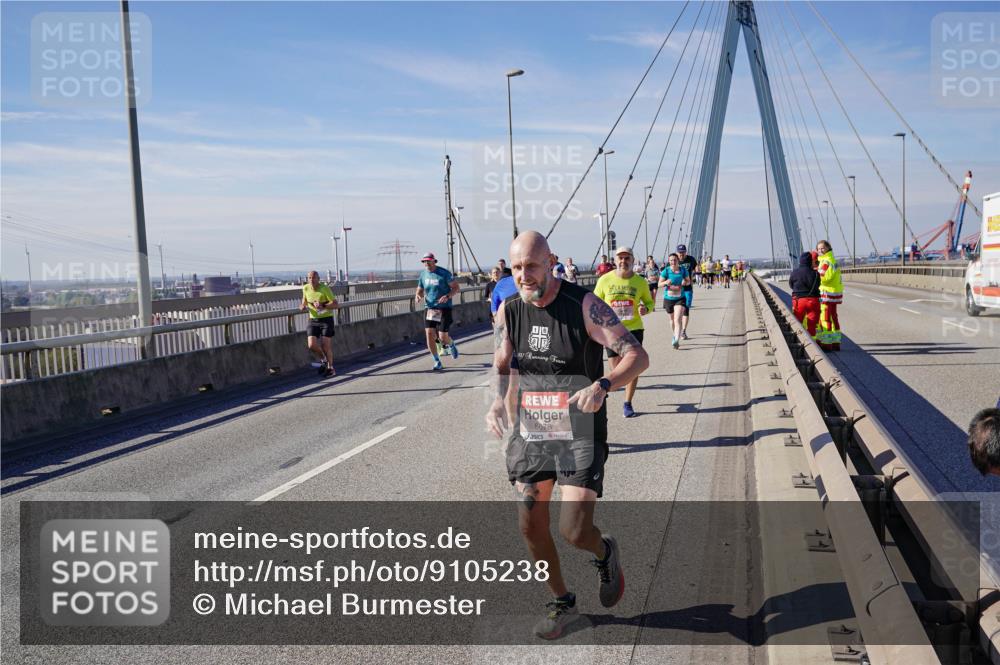 03.10.2025 - Köhlbrandbrückenlauf Michael Burmester http://msf.ph/oto/9105238 03.10.2025 12:49:06 Position 2 827, 5678 meine-sportfotos.de