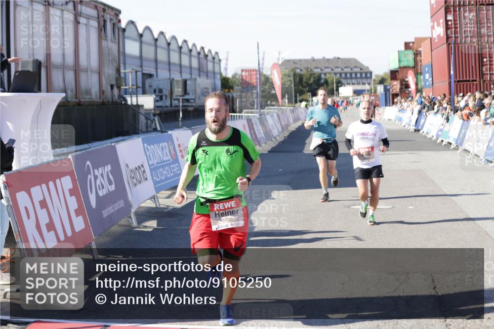 03.10.2025 - Köhlbrandbrückenlauf Jannik Wohlers http://msf.ph/oto/9105250 03.10.2025 12:58:33 Ziel 4084, 4148, 4241, 5706, 5775, 6617, 6741 meine-sportfotos.de