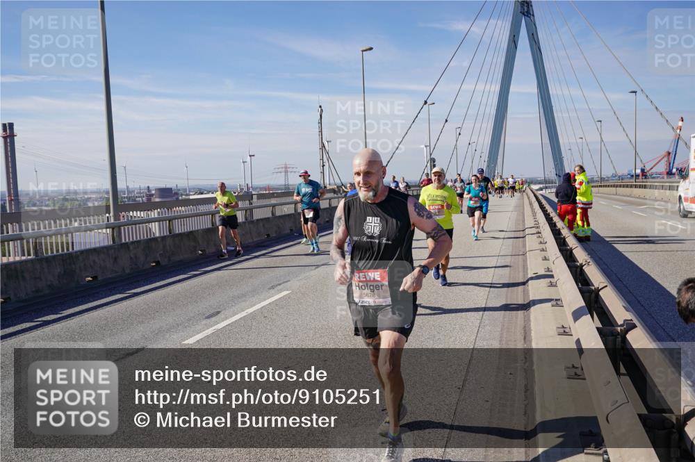 03.10.2025 - Köhlbrandbrückenlauf Michael Burmester http://msf.ph/oto/9105251 03.10.2025 12:49:06 Position 2 1887, 5678 meine-sportfotos.de