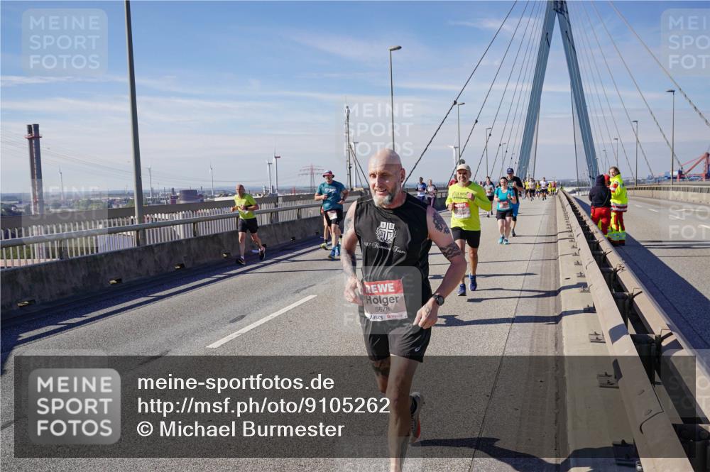 03.10.2025 - Köhlbrandbrückenlauf Michael Burmester http://msf.ph/oto/9105262 03.10.2025 12:49:06 Position 2 18, 1887, 5678 meine-sportfotos.de