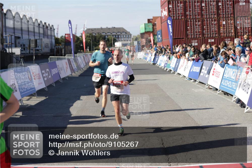 03.10.2025 - Köhlbrandbrückenlauf Jannik Wohlers http://msf.ph/oto/9105267 03.10.2025 12:58:34 Ziel 4084, 4148, 4241, 5706, 5775, 6617, 6741 meine-sportfotos.de