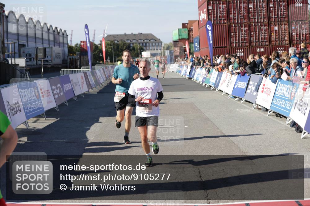 03.10.2025 - Köhlbrandbrückenlauf Jannik Wohlers http://msf.ph/oto/9105277 03.10.2025 12:58:34 Ziel 4084, 4148, 4241, 5706, 5775, 6617, 6741 meine-sportfotos.de