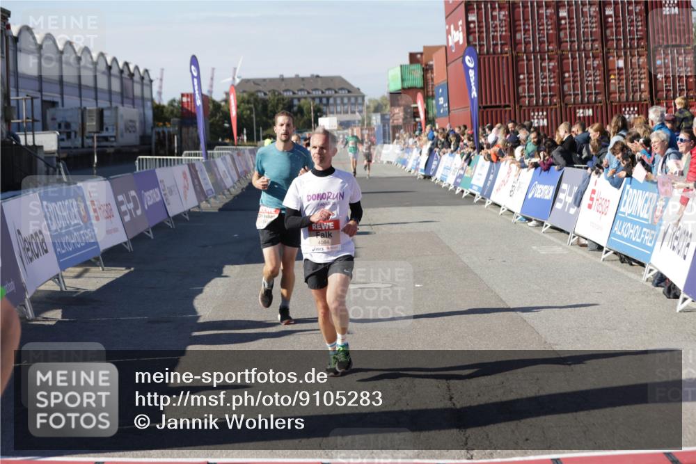 03.10.2025 - Köhlbrandbrückenlauf Jannik Wohlers http://msf.ph/oto/9105283 03.10.2025 12:58:34 Ziel 4084, 4148, 4241, 5706, 5775, 6617, 6741 meine-sportfotos.de