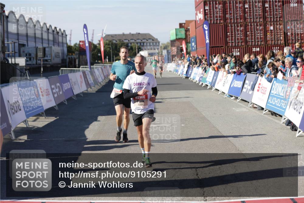 03.10.2025 - Köhlbrandbrückenlauf Jannik Wohlers http://msf.ph/oto/9105291 03.10.2025 12:58:34 Ziel 4084, 4148, 4241, 5706, 5775, 6617, 6741 meine-sportfotos.de