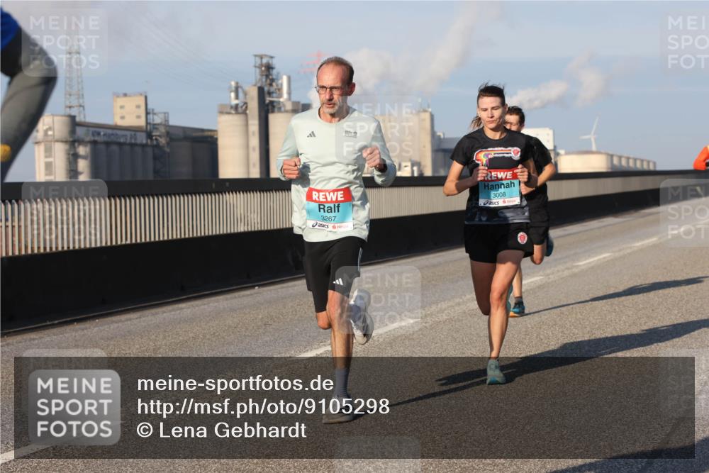 03.10.2025 - Köhlbrandbrückenlauf Lena Gebhardt http://msf.ph/oto/9105298 03.10.2025 09:38:56 Position 2 3267, 3008 meine-sportfotos.de