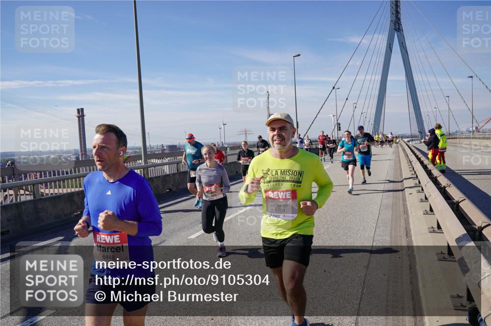 03.10.2025 - Köhlbrandbrückenlauf Michael Burmester http://msf.ph/oto/9105304 03.10.2025 12:49:08 Position 2 6448, 6791, 15 meine-sportfotos.de