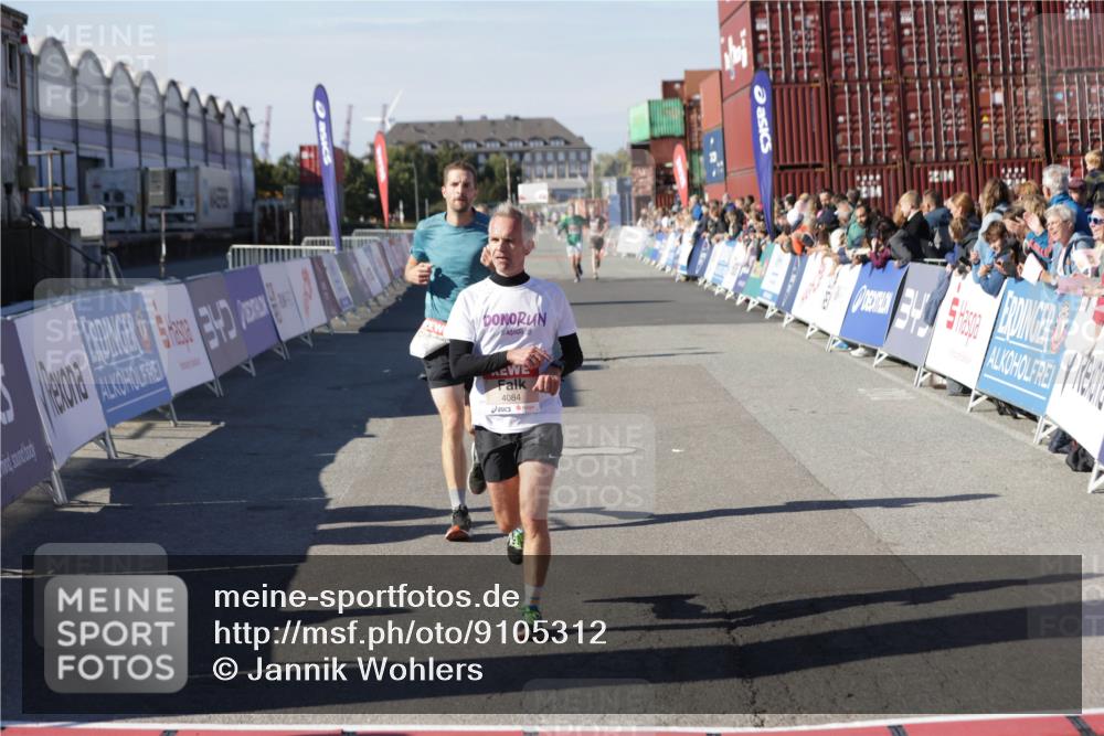 03.10.2025 - Köhlbrandbrückenlauf Jannik Wohlers http://msf.ph/oto/9105312 03.10.2025 12:58:34 Ziel 4084, 4148, 4241, 5706, 5775, 6617, 6741 meine-sportfotos.de