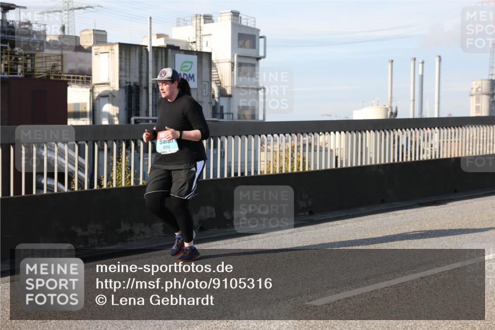 03.10.2025 - Köhlbrandbrückenlauf Lena Gebhardt http://msf.ph/oto/9105316 03.10.2025 10:12:47 Position 2 2602 meine-sportfotos.de