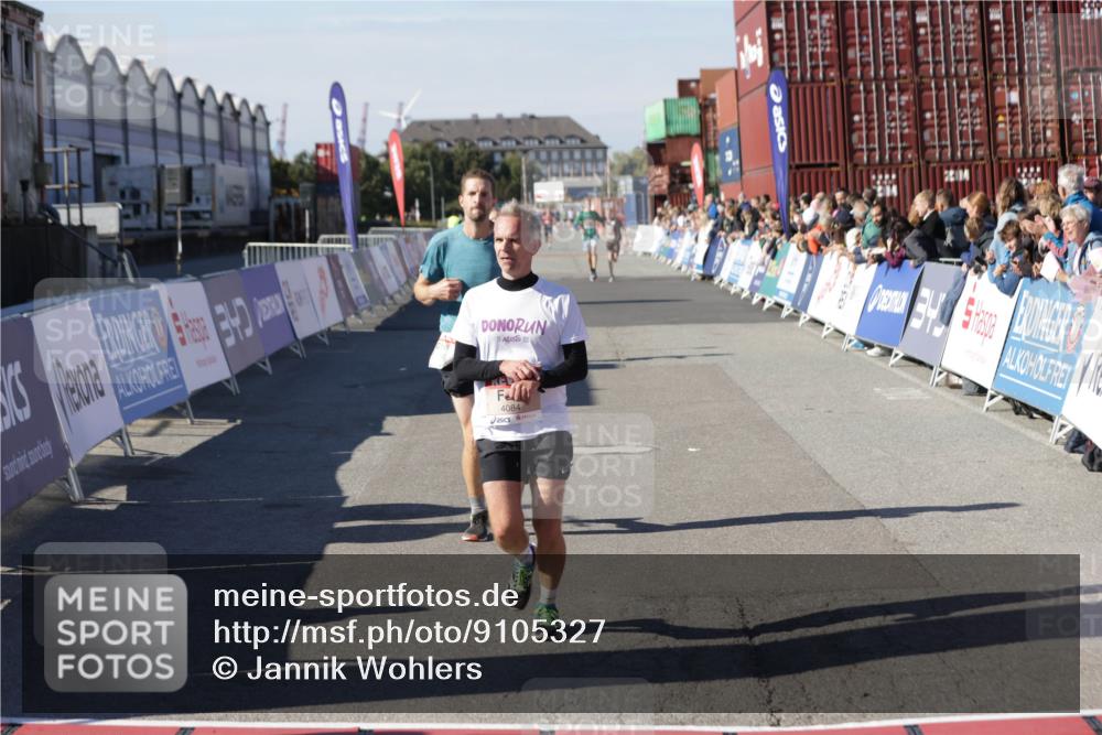 03.10.2025 - Köhlbrandbrückenlauf Jannik Wohlers http://msf.ph/oto/9105327 03.10.2025 12:58:34 Ziel 4084, 4148, 4241, 5706, 5775, 6617, 6741 meine-sportfotos.de