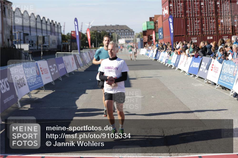 03.10.2025 - Köhlbrandbrückenlauf Jannik Wohlers http://msf.ph/oto/9105334 03.10.2025 12:58:34 Ziel 4084, 4148, 4241, 5706, 5775, 6617, 6741 meine-sportfotos.de