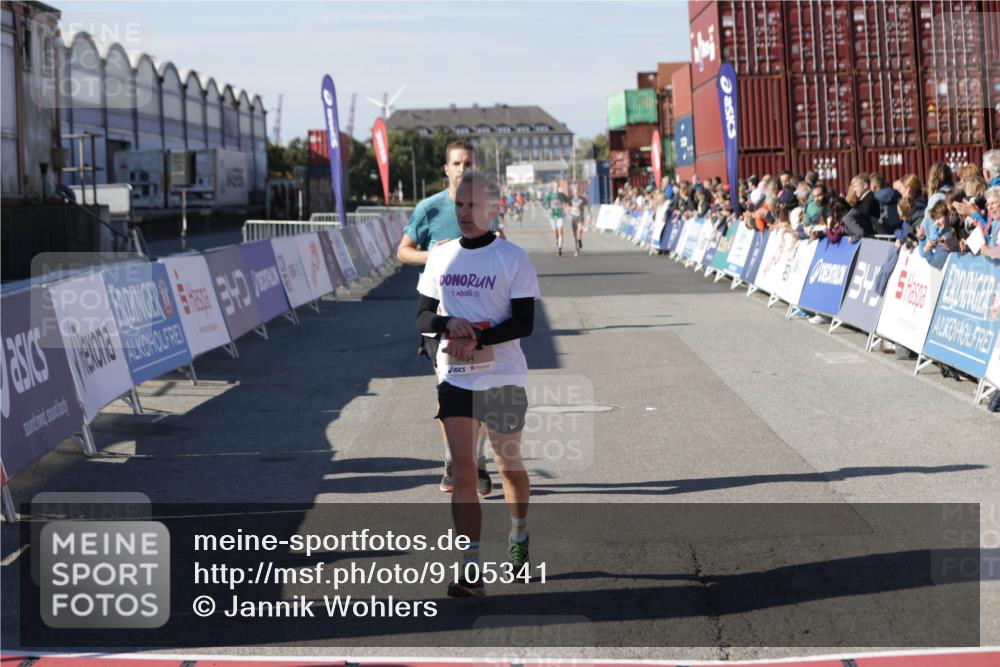 03.10.2025 - Köhlbrandbrückenlauf Jannik Wohlers http://msf.ph/oto/9105341 03.10.2025 12:58:34 Ziel 4084, 4148, 4241, 5706, 5775, 6617, 6741 meine-sportfotos.de