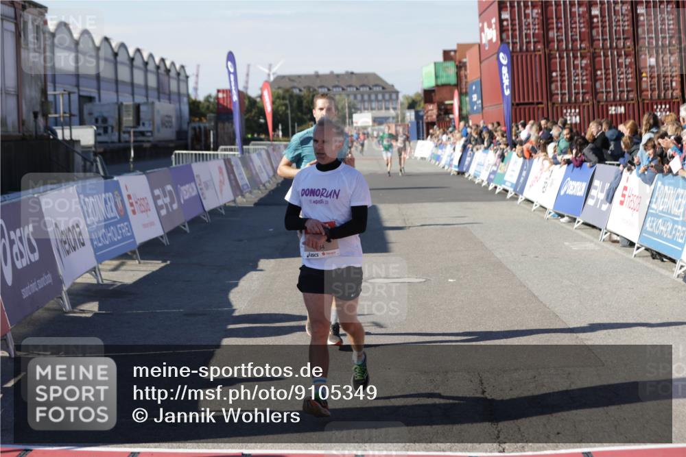 03.10.2025 - Köhlbrandbrückenlauf Jannik Wohlers http://msf.ph/oto/9105349 03.10.2025 12:58:34 Ziel 4084, 4148, 4241, 5706, 5775, 6617, 6741 meine-sportfotos.de