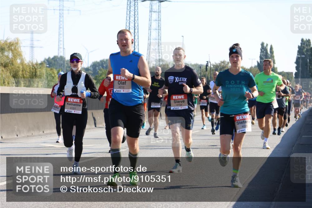 03.10.2025 - Köhlbrandbrückenlauf Strokosch-Dieckow http://msf.ph/oto/9105351 03.10.2025 12:15:03 Position 3 4151, 4212, 4158, 2025, 4025 meine-sportfotos.de
