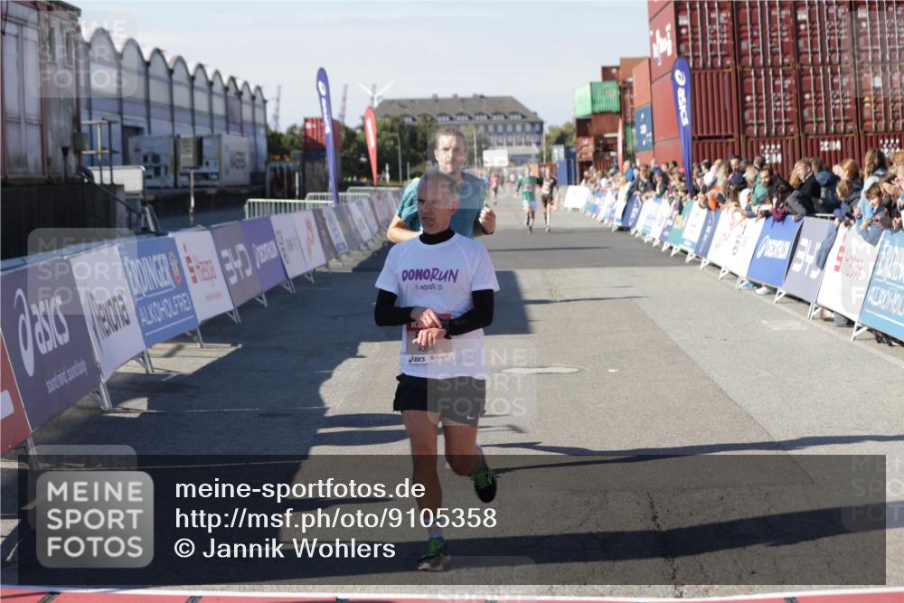 03.10.2025 - Köhlbrandbrückenlauf Jannik Wohlers http://msf.ph/oto/9105358 03.10.2025 12:58:34 Ziel 4084, 4148, 4241, 5706, 5775, 6617, 6741 meine-sportfotos.de