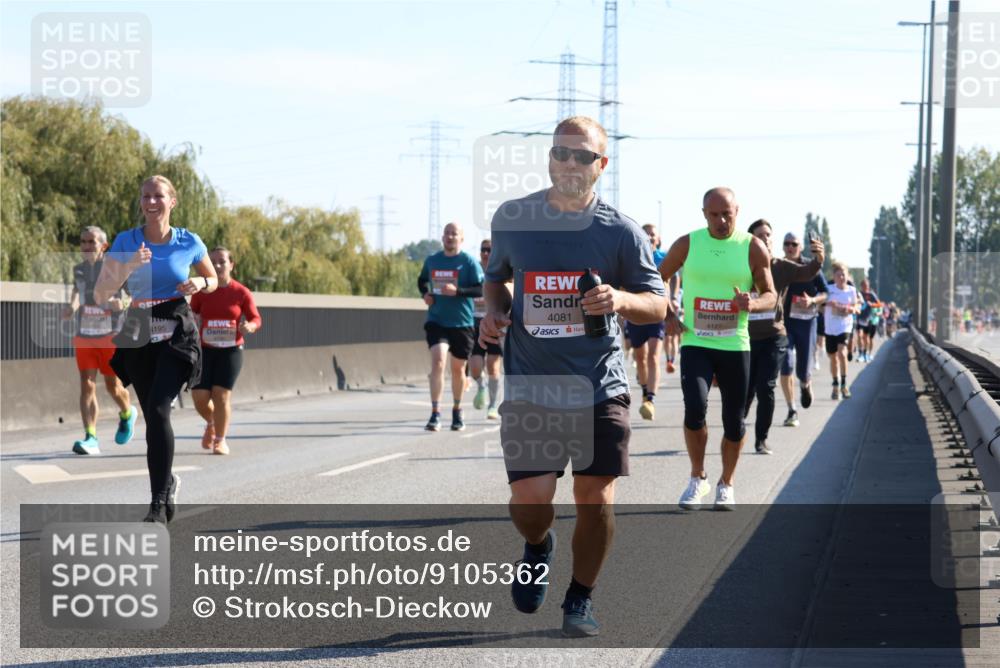 03.10.2025 - Köhlbrandbrückenlauf Strokosch-Dieckow http://msf.ph/oto/9105362 03.10.2025 12:15:15 Position 3 4195, 4081, 4127 meine-sportfotos.de