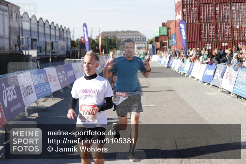 03.10.2025 - Köhlbrandbrückenlauf Jannik Wohlers http://msf.ph/oto/9105381 03.10.2025 12:58:35 Ziel 4084, 4148, 4241, 5706, 5775, 6617, 6741 meine-sportfotos.de