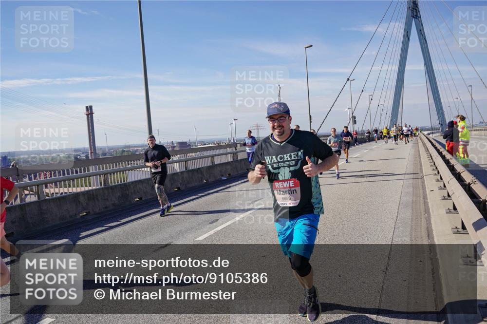 03.10.2025 - Köhlbrandbrückenlauf Michael Burmester http://msf.ph/oto/9105386 03.10.2025 12:49:11 Position 2 12025, 6658 meine-sportfotos.de