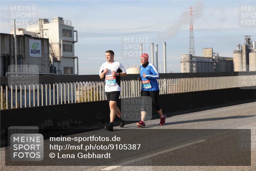 03.10.2025 - Köhlbrandbrückenlauf Lena Gebhardt http://msf.ph/oto/9105387 03.10.2025 10:12:57 Position 2 1981 meine-sportfotos.de