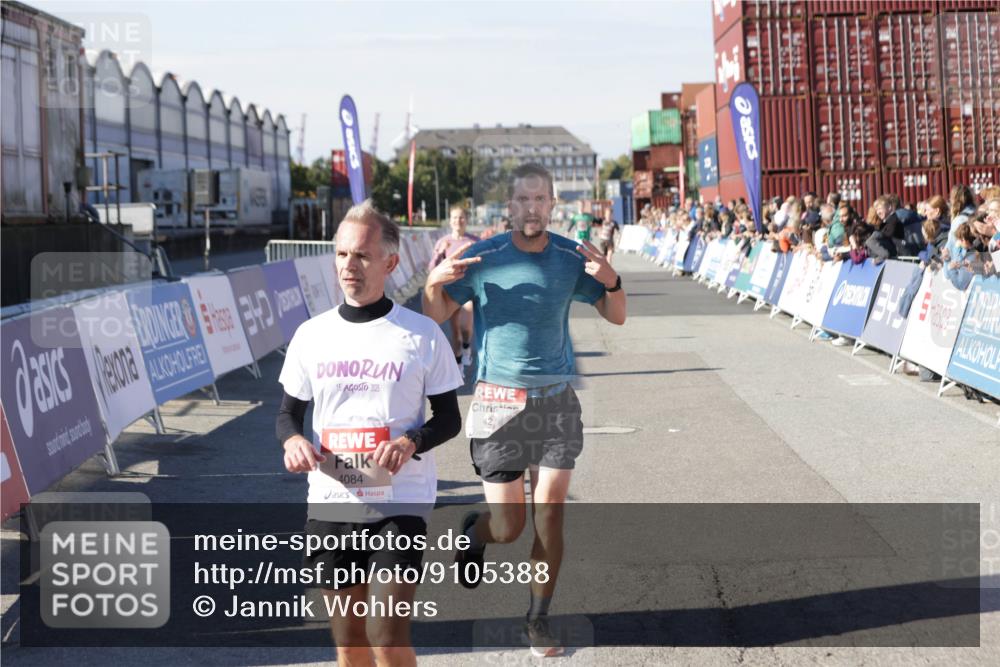 03.10.2025 - Köhlbrandbrückenlauf Jannik Wohlers http://msf.ph/oto/9105388 03.10.2025 12:58:35 Ziel 4084, 4148, 4241, 5706, 5775, 6617, 6741 meine-sportfotos.de