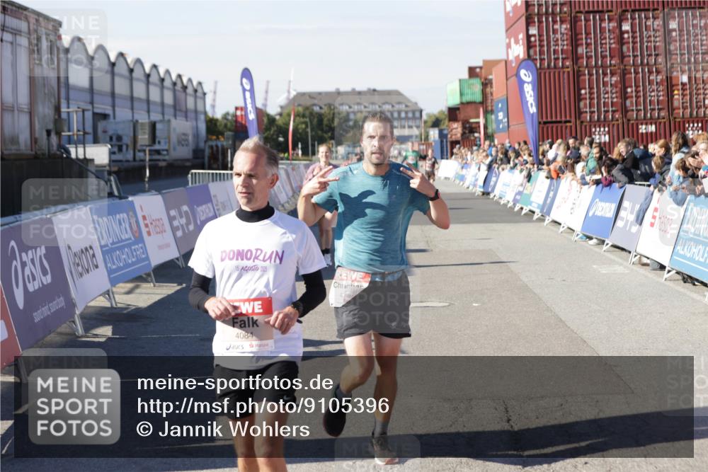 03.10.2025 - Köhlbrandbrückenlauf Jannik Wohlers http://msf.ph/oto/9105396 03.10.2025 12:58:35 Ziel 4084, 4148, 4241, 5706, 5775, 6617, 6741 meine-sportfotos.de