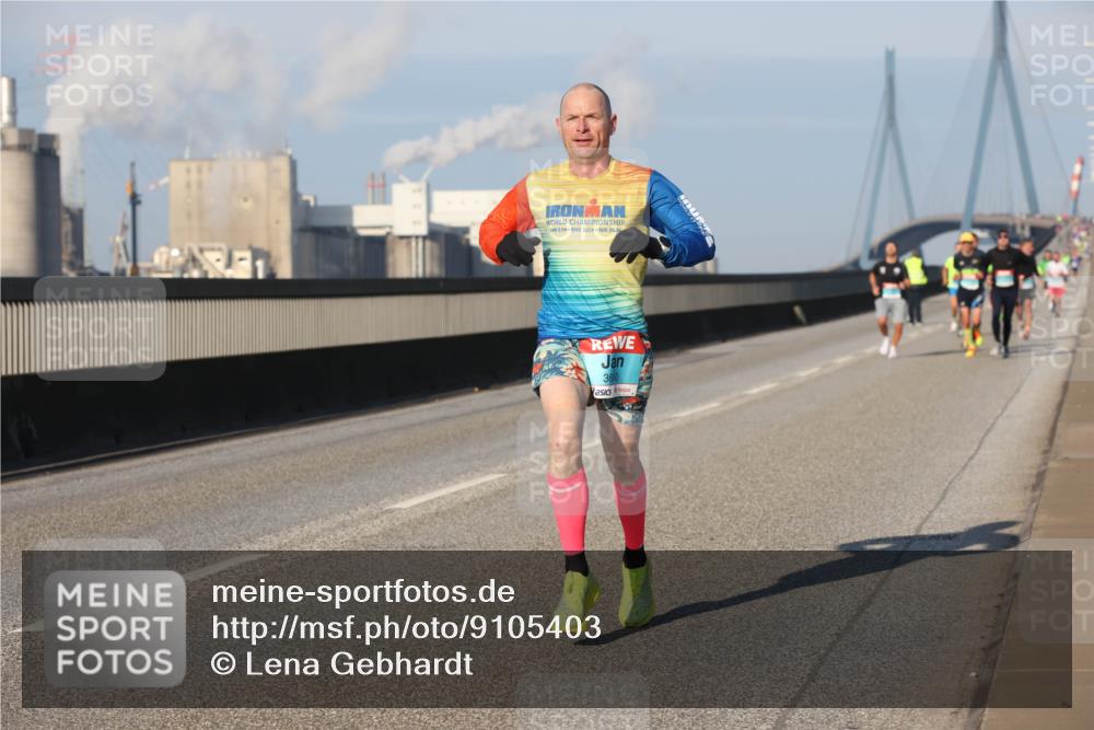 03.10.2025 - Köhlbrandbrückenlauf Lena Gebhardt http://msf.ph/oto/9105403 03.10.2025 09:38:59 Position 2 2, 4, 112, 26, 2, 3610 meine-sportfotos.de