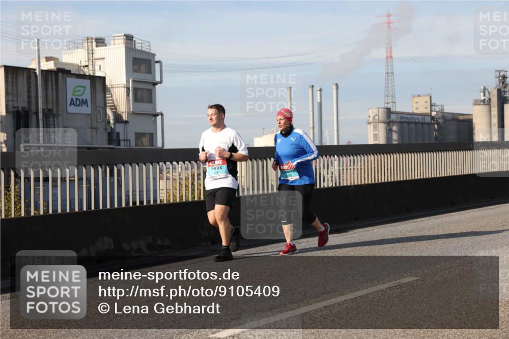 03.10.2025 - Köhlbrandbrückenlauf Lena Gebhardt http://msf.ph/oto/9105409 03.10.2025 10:12:57 Position 2 1981, 080 meine-sportfotos.de