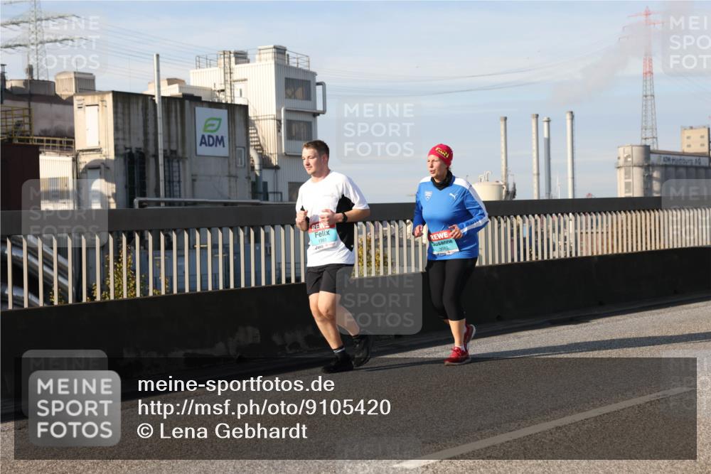 03.10.2025 - Köhlbrandbrückenlauf Lena Gebhardt http://msf.ph/oto/9105420 03.10.2025 10:12:57 Position 2 1981, 3080 meine-sportfotos.de