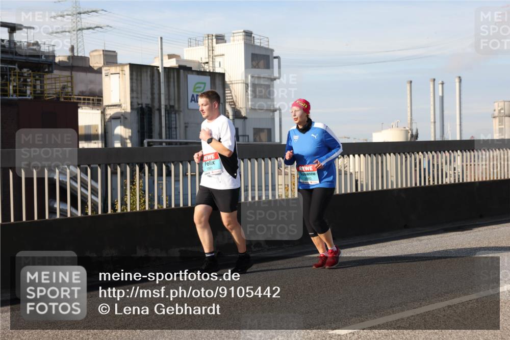 03.10.2025 - Köhlbrandbrückenlauf Lena Gebhardt http://msf.ph/oto/9105442 03.10.2025 10:12:58 Position 2 1981, 3080 meine-sportfotos.de