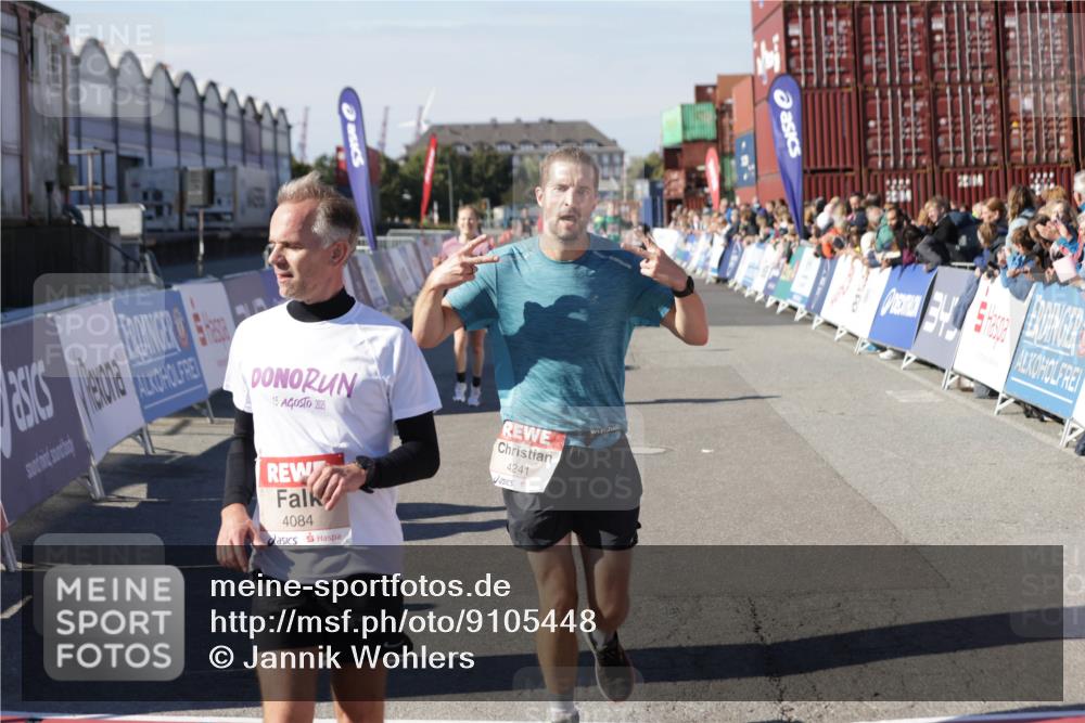 03.10.2025 - Köhlbrandbrückenlauf Jannik Wohlers http://msf.ph/oto/9105448 03.10.2025 12:58:36 Ziel 4084, 4148, 4241, 5706, 5775, 6617 meine-sportfotos.de