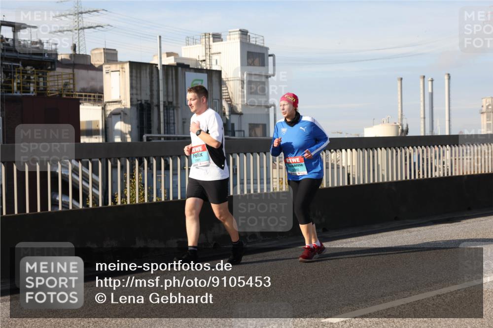 03.10.2025 - Köhlbrandbrückenlauf Lena Gebhardt http://msf.ph/oto/9105453 03.10.2025 10:12:58 Position 2 1981, 080 meine-sportfotos.de
