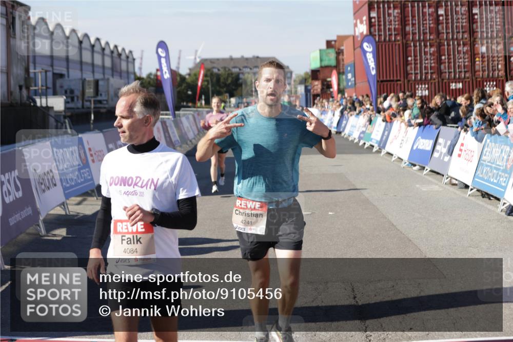 03.10.2025 - Köhlbrandbrückenlauf Jannik Wohlers http://msf.ph/oto/9105456 03.10.2025 12:58:36 Ziel 4084, 4148, 4241, 5706, 5775, 6617 meine-sportfotos.de
