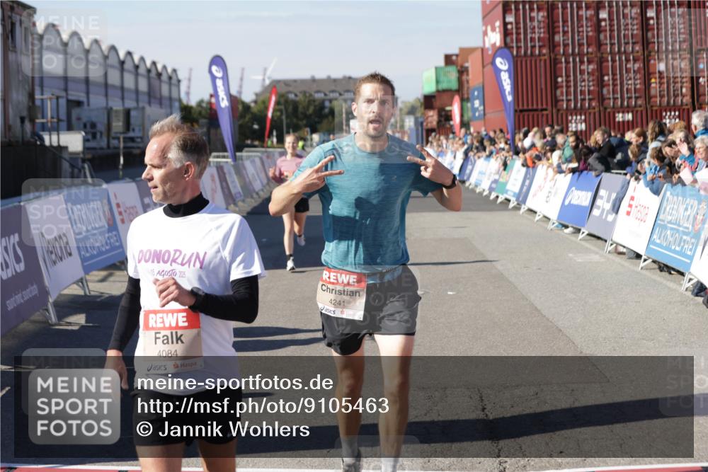 03.10.2025 - Köhlbrandbrückenlauf Jannik Wohlers http://msf.ph/oto/9105463 03.10.2025 12:58:36 Ziel 4084, 4148, 4241, 5706, 5775, 6617 meine-sportfotos.de