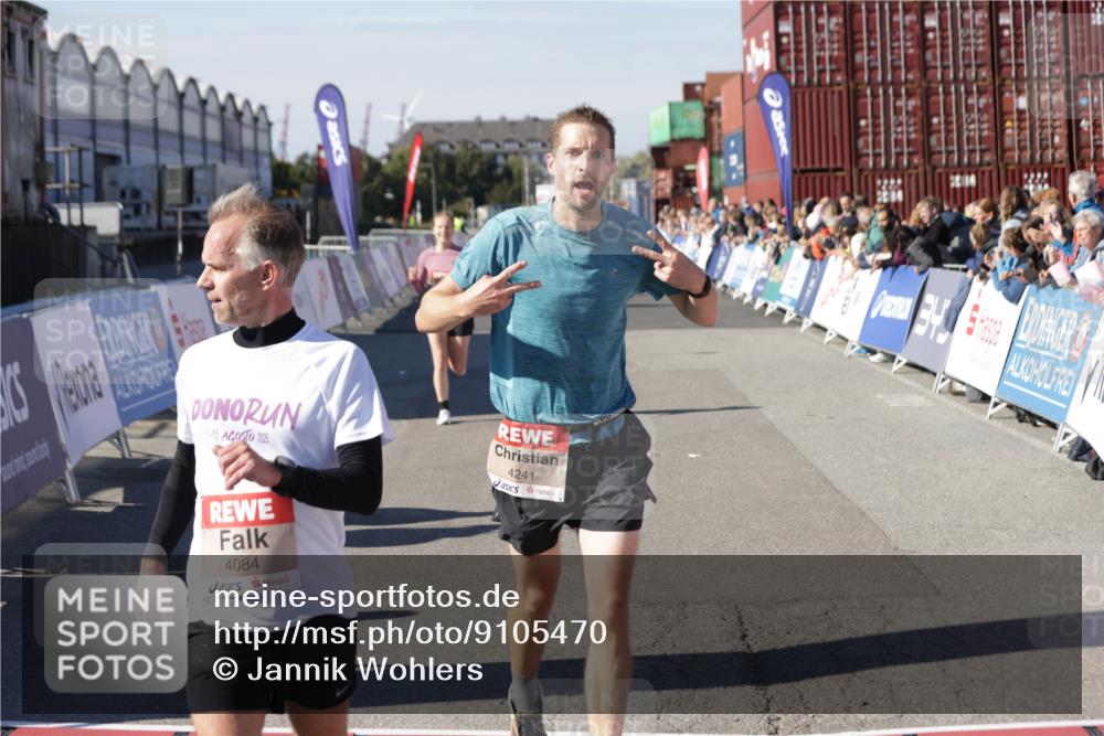 03.10.2025 - Köhlbrandbrückenlauf Jannik Wohlers http://msf.ph/oto/9105470 03.10.2025 12:58:36 Ziel 4084, 4148, 4241, 5706, 5775, 6617 meine-sportfotos.de