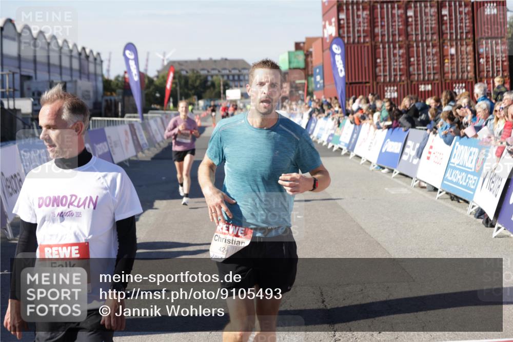 03.10.2025 - Köhlbrandbrückenlauf Jannik Wohlers http://msf.ph/oto/9105493 03.10.2025 12:58:36 Ziel 4084, 4148, 4241, 5706, 5775, 6617 meine-sportfotos.de