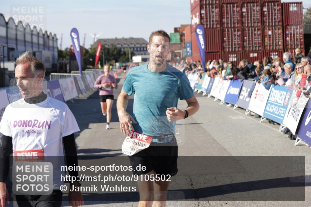 03.10.2025 - Köhlbrandbrückenlauf Jannik Wohlers http://msf.ph/oto/9105502 03.10.2025 12:58:36 Ziel 4084, 4148, 4241, 5706, 5775, 6617 meine-sportfotos.de