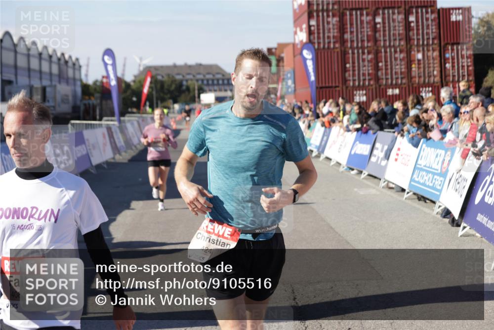 03.10.2025 - Köhlbrandbrückenlauf Jannik Wohlers http://msf.ph/oto/9105516 03.10.2025 12:58:36 Ziel 4084, 4148, 4241, 5706, 5775, 6617 meine-sportfotos.de
