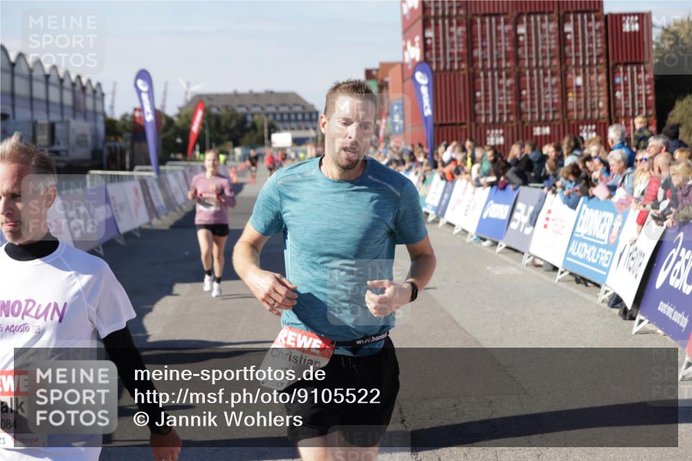 03.10.2025 - Köhlbrandbrückenlauf Jannik Wohlers http://msf.ph/oto/9105522 03.10.2025 12:58:36 Ziel 4084, 4148, 4241, 5706, 5775, 6617 meine-sportfotos.de