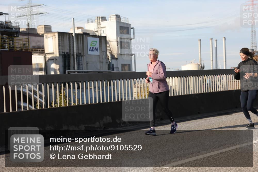 03.10.2025 - Köhlbrandbrückenlauf Lena Gebhardt http://msf.ph/oto/9105529 03.10.2025 10:13:02 Position 2  meine-sportfotos.de