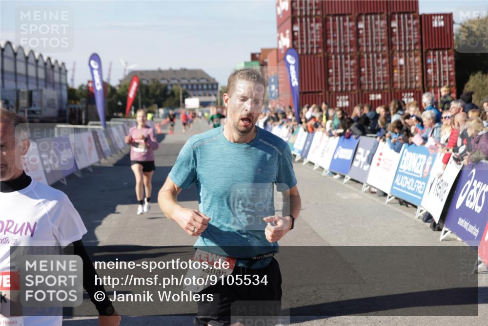 03.10.2025 - Köhlbrandbrückenlauf Jannik Wohlers http://msf.ph/oto/9105534 03.10.2025 12:58:36 Ziel 4084, 4148, 4241, 5706, 5775, 6617 meine-sportfotos.de