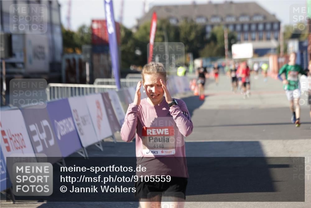 03.10.2025 - Köhlbrandbrückenlauf Jannik Wohlers http://msf.ph/oto/9105559 03.10.2025 12:58:38 Ziel 4084, 4148, 4241, 5706, 6617 meine-sportfotos.de