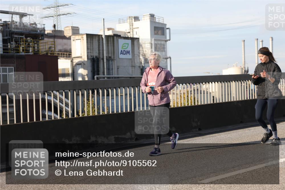 03.10.2025 - Köhlbrandbrückenlauf Lena Gebhardt http://msf.ph/oto/9105562 03.10.2025 10:13:02 Position 2  meine-sportfotos.de