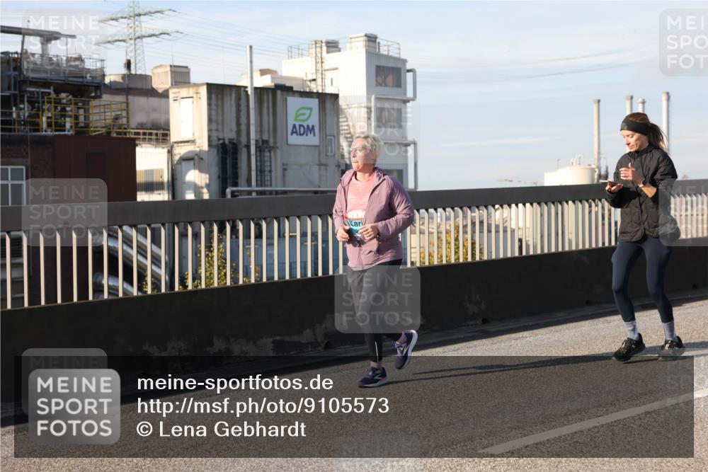 03.10.2025 - Köhlbrandbrückenlauf Lena Gebhardt http://msf.ph/oto/9105573 03.10.2025 10:13:02 Position 2  meine-sportfotos.de